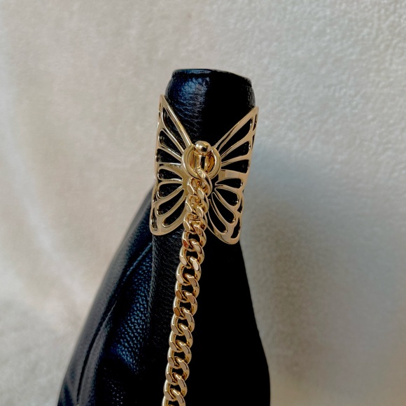 Michael Kors Brooke Med. Bucket Messenger Bag w/ gold chain - Picture 4 of 7